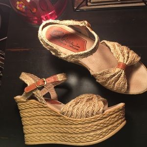 Straw detailed Pumps